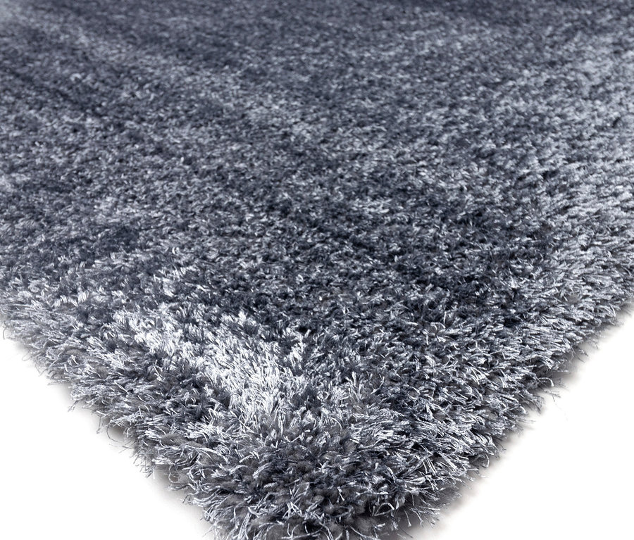 Nahaufnahme eines grauen »Silky« Teppichs.
