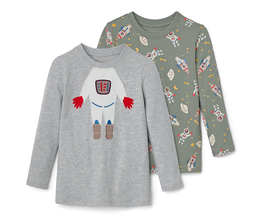 Zwei Langarmshirts: ein graues Shirt mit Astronauten-Applikation und ein grünes Shirt mit Astronauten- und Raketenmuster.
