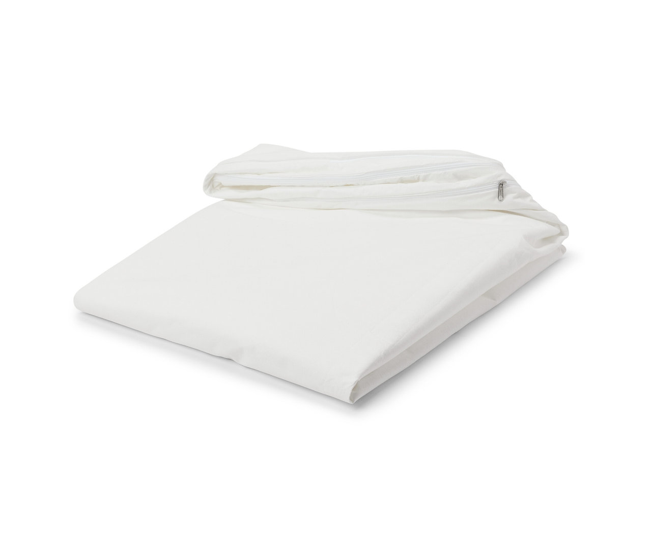Ein zusammengelegter, weißer Anti-Milben-Matratzenbezug.