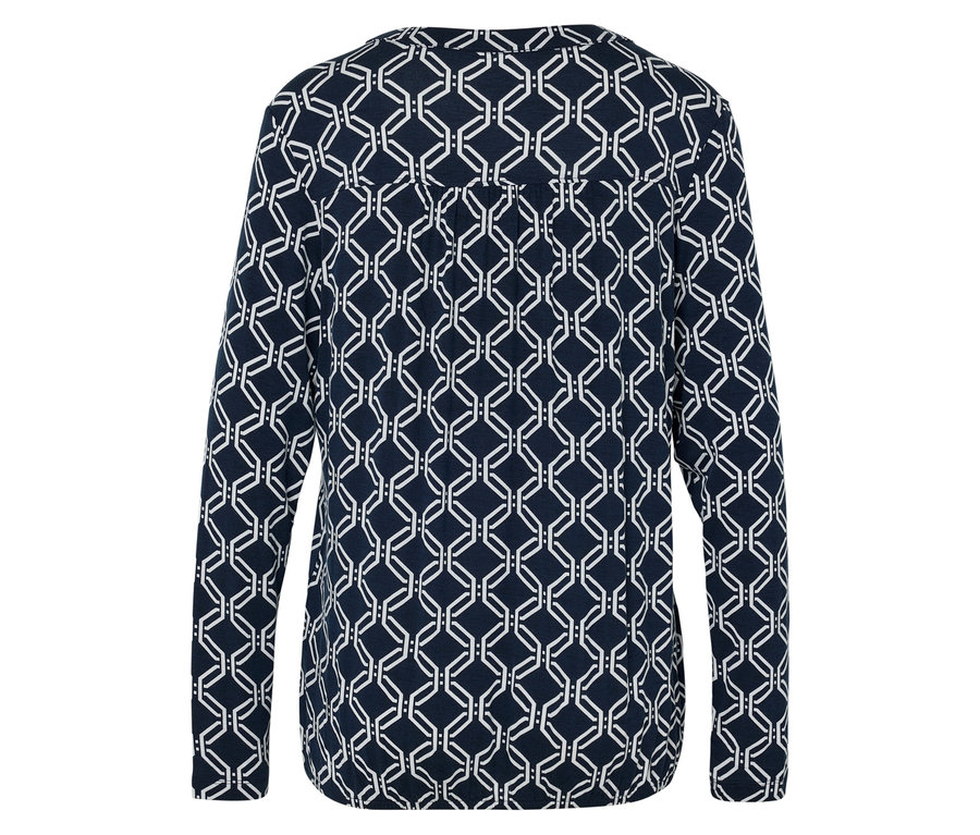 Marineblaues Langarmshirt mit weißem, geometrischem Muster.
