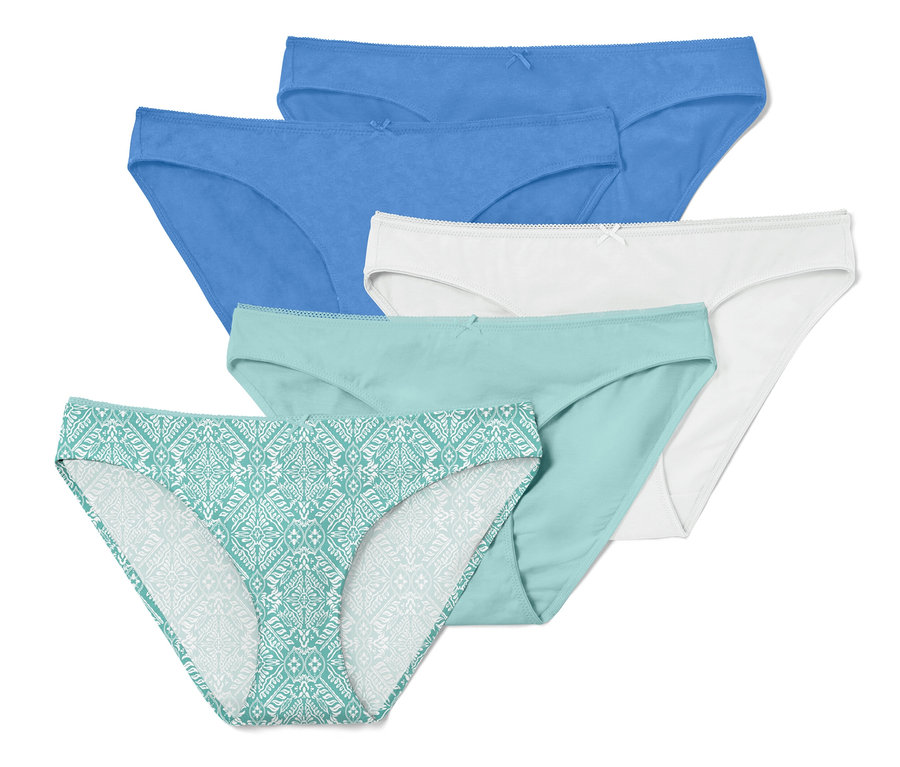 Fünf mehrfarbige Slips liegen übereinander.