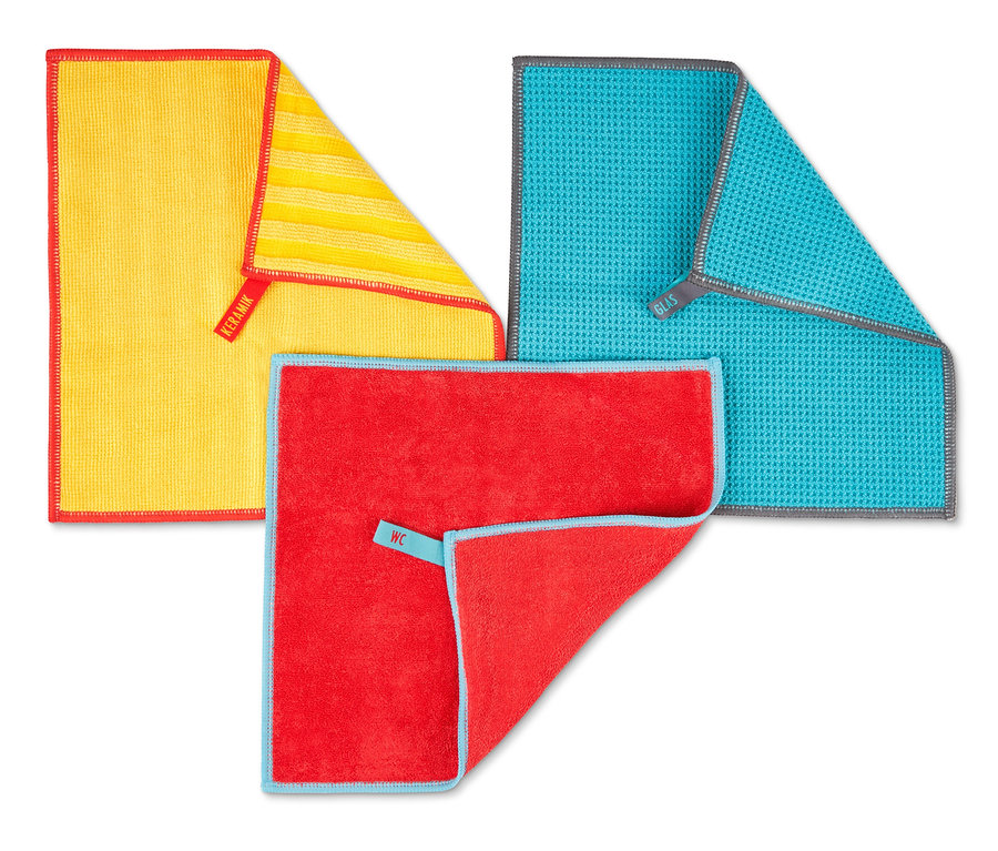 Drei farbige Reinigungstücher: gelb, rot und blau.