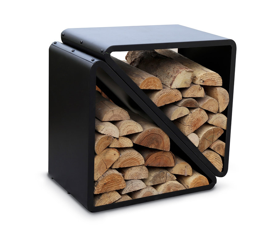 Schwarzes Kaminholzregal, ca. 57 cm, gefüllt mit Holzscheiten.