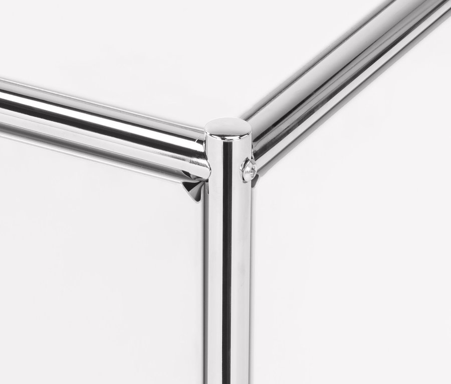 Detail einer Ecke des Lowboards Metall »CN3« mit Schubladen.