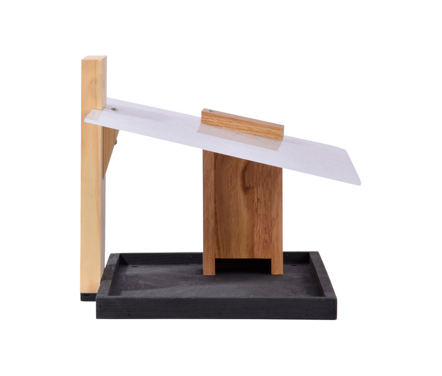 Detailaufnahme eines Design-Vogelhauses »Futura I«.