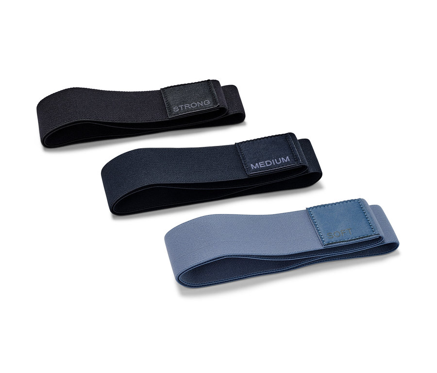 Drei Trainingsbänder: Schwarz (stark), Dunkelblau (mittel) und Hellblau (leicht).