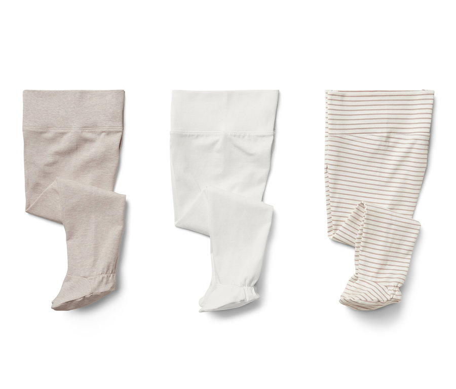 Drei Baby-Strampelhosen: beige, weiß und gestreift.