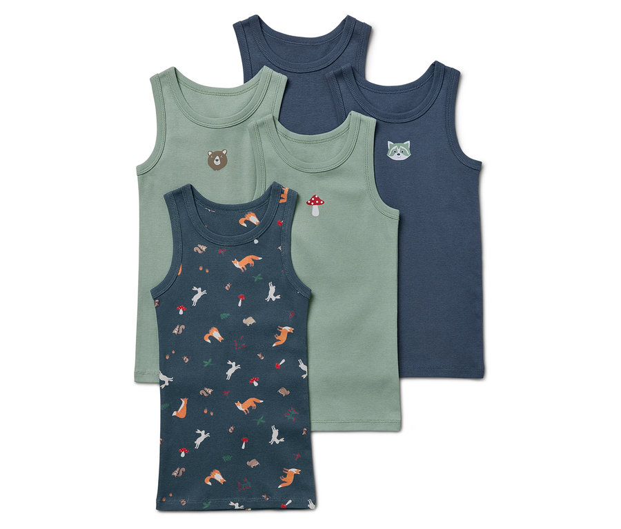 Fünf Kinder Tanktops in Grün- und Blautönen mit Tier- und Pilzmotiven.