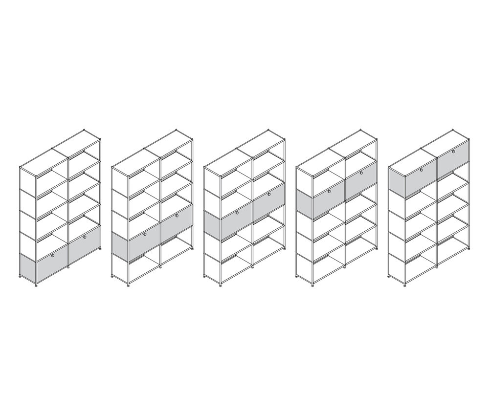 Fünf Regale »CN3« mit je zwei Klappen, eines ist schwarz, eines grau und eines weiß, die anderen beiden sind ohne Klappen.