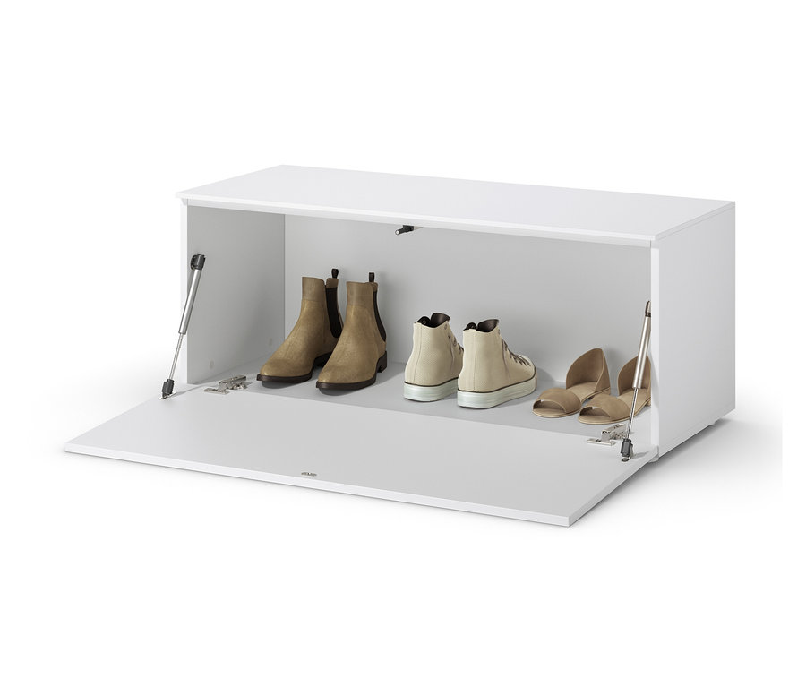 In einer offenen weißen Sitzbank, ca. 100 cm, befinden sich Schuhe.