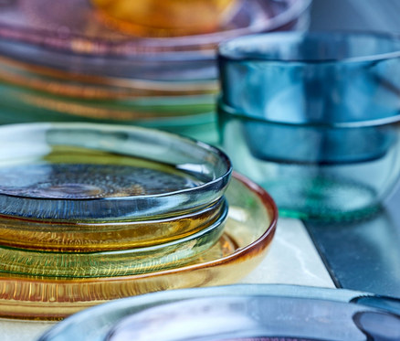 Stapel von Bitz Glastellern »Kusintha«, 18 cm, rosé, in verschiedenen Farben.