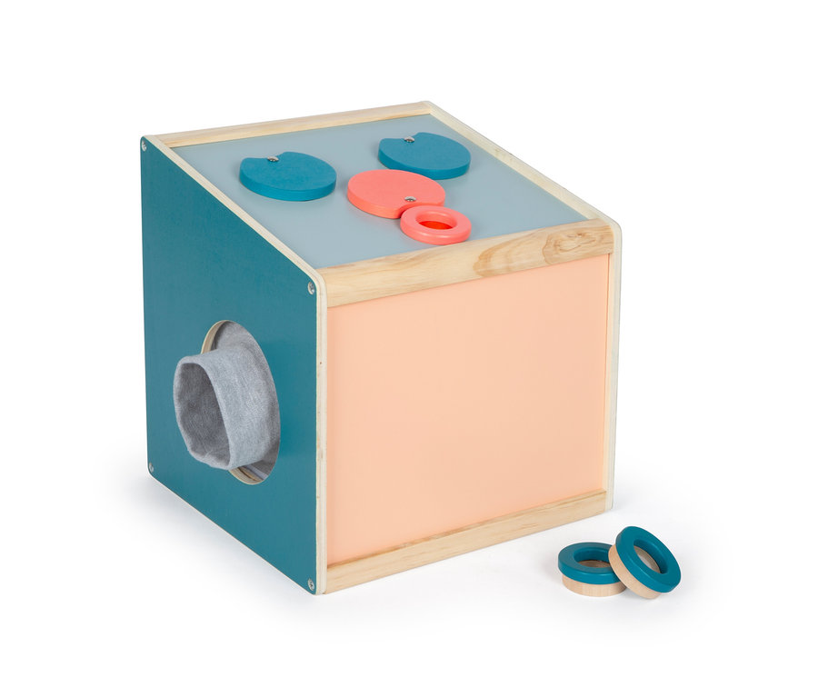 Ein farbenfroher small foot Sinnes-und-Fühl-Box »Sensory« mit Öffnungen und Stofftunnel.