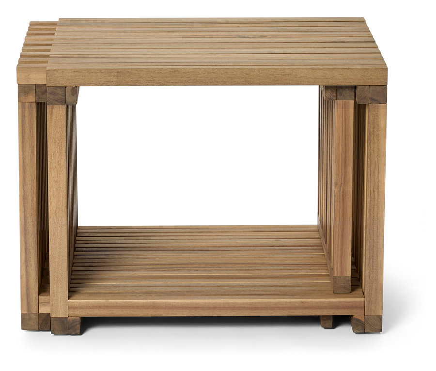 Beistelltisch aus hellem Holz mit Lattenrost oben und unten.