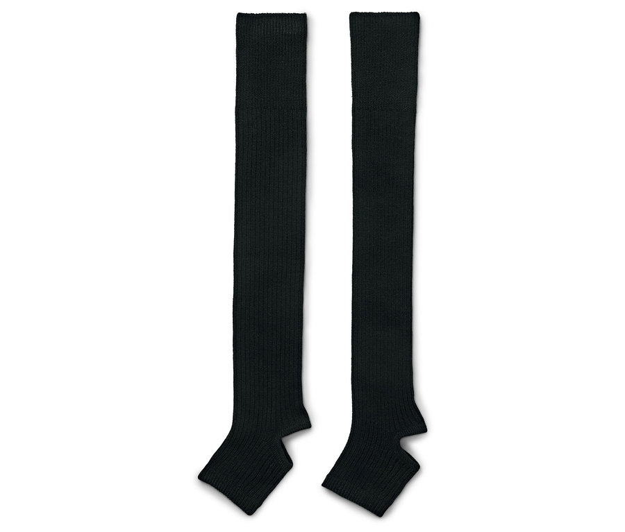 Zwei schwarze Beinstulpen liegen nebeneinander auf einem weißen Hintergrund.