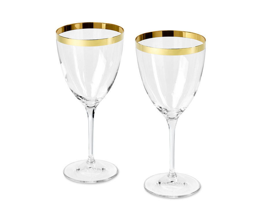 Zwei Weingläser mit goldenem Rand.