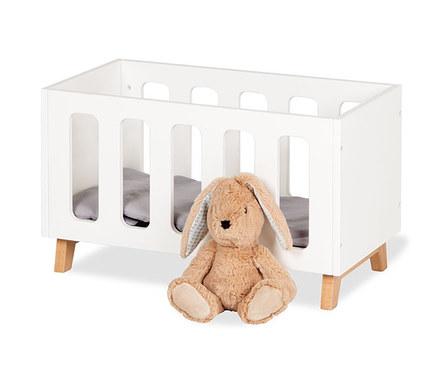 Weißes Pinolino Puppenbett »Marit«, 4-teilig, mit grauer Decke und Plüschhase.