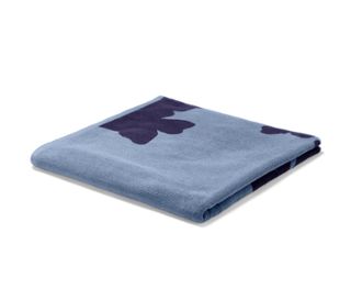 Blau mit weißen Blumen