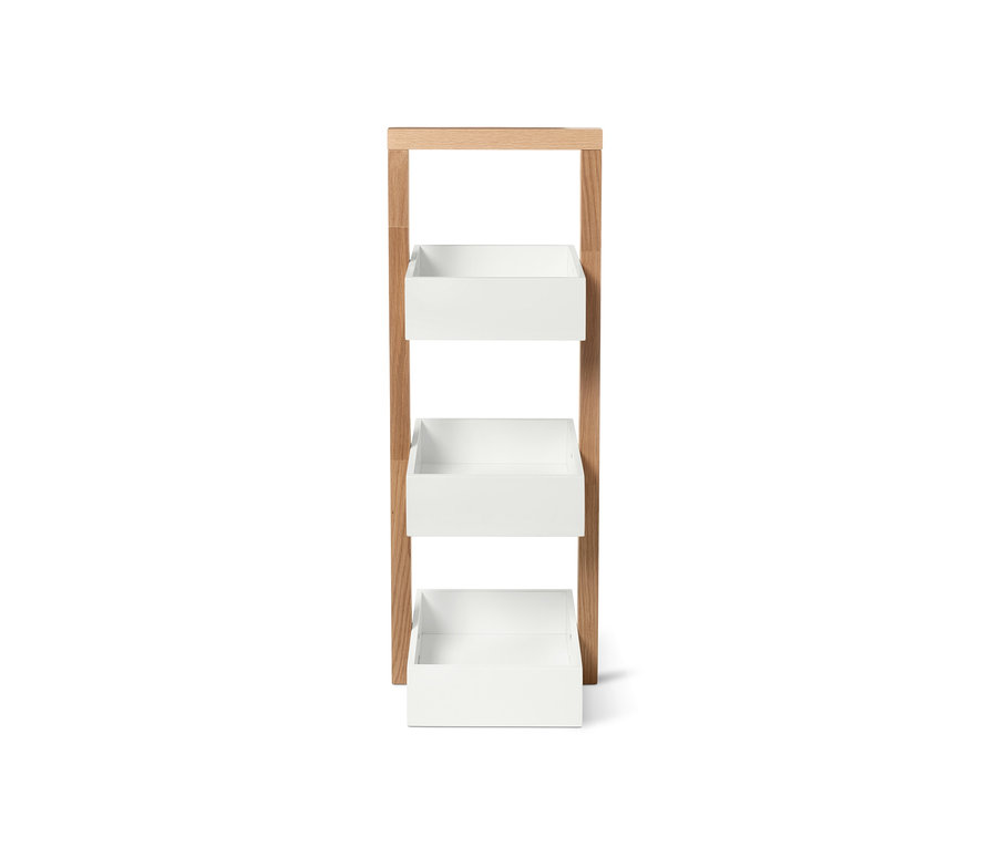 Ein Regal mit drei weißen Aufbewahrungsboxen.