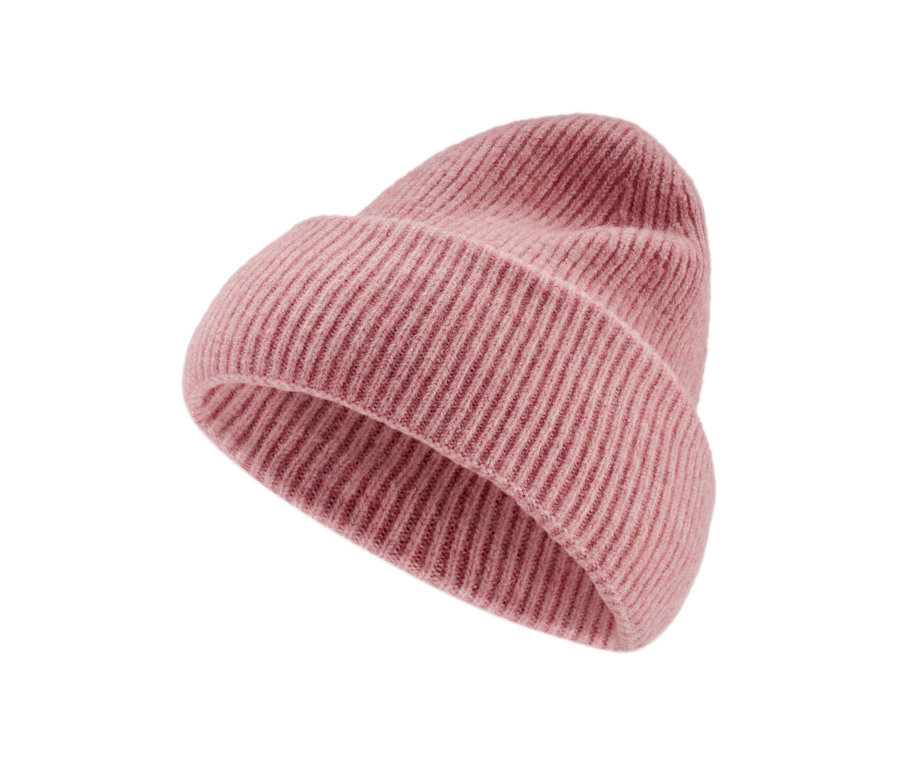 Rosé Strickmütze mit Wolle.