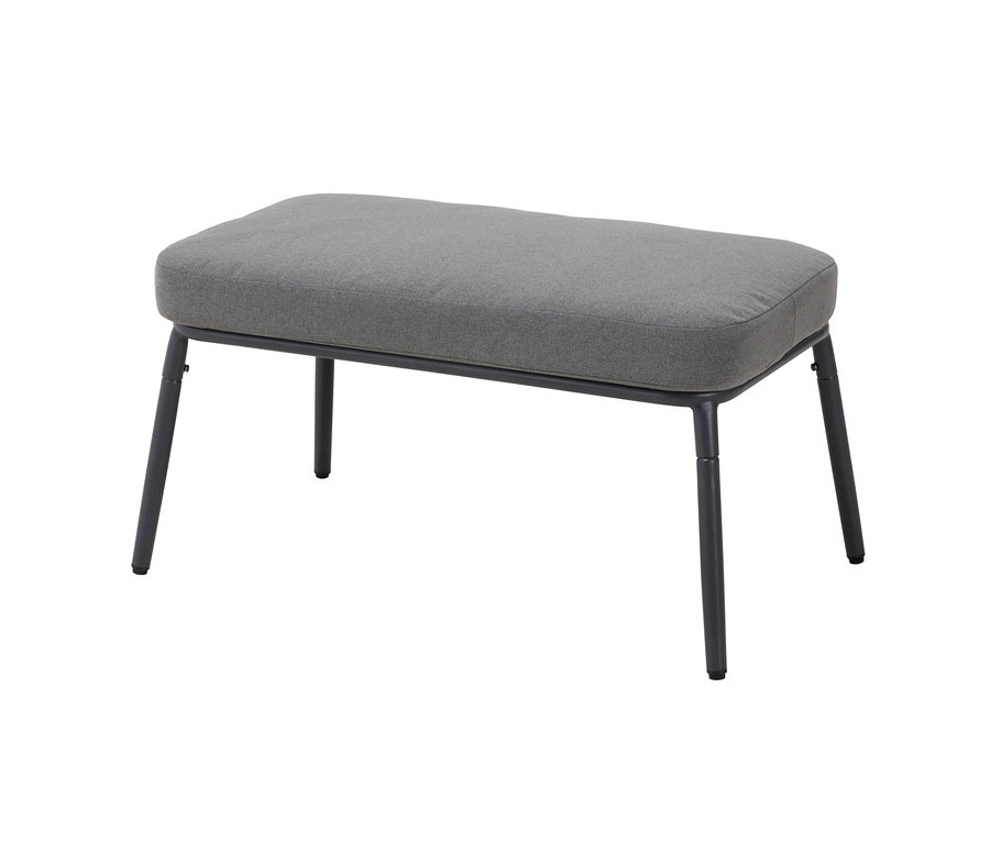 Leco Sessel mit Fußhocker, grau, mit schwarzen Beinen vor weißem Hintergrund.