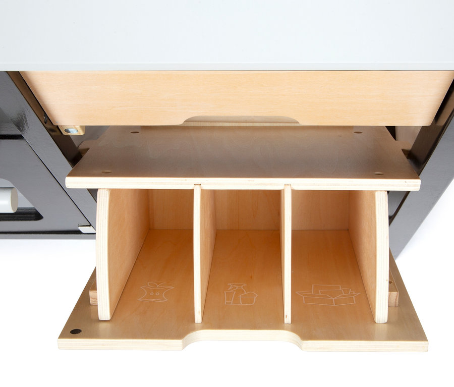 Detail einer small foot Kinderküche mit Kücheninsel »Industrial« mit offener Schublade.