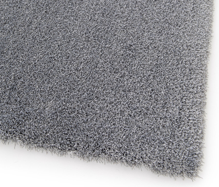 Detailansicht eines grauen Teppichs "Mellow".