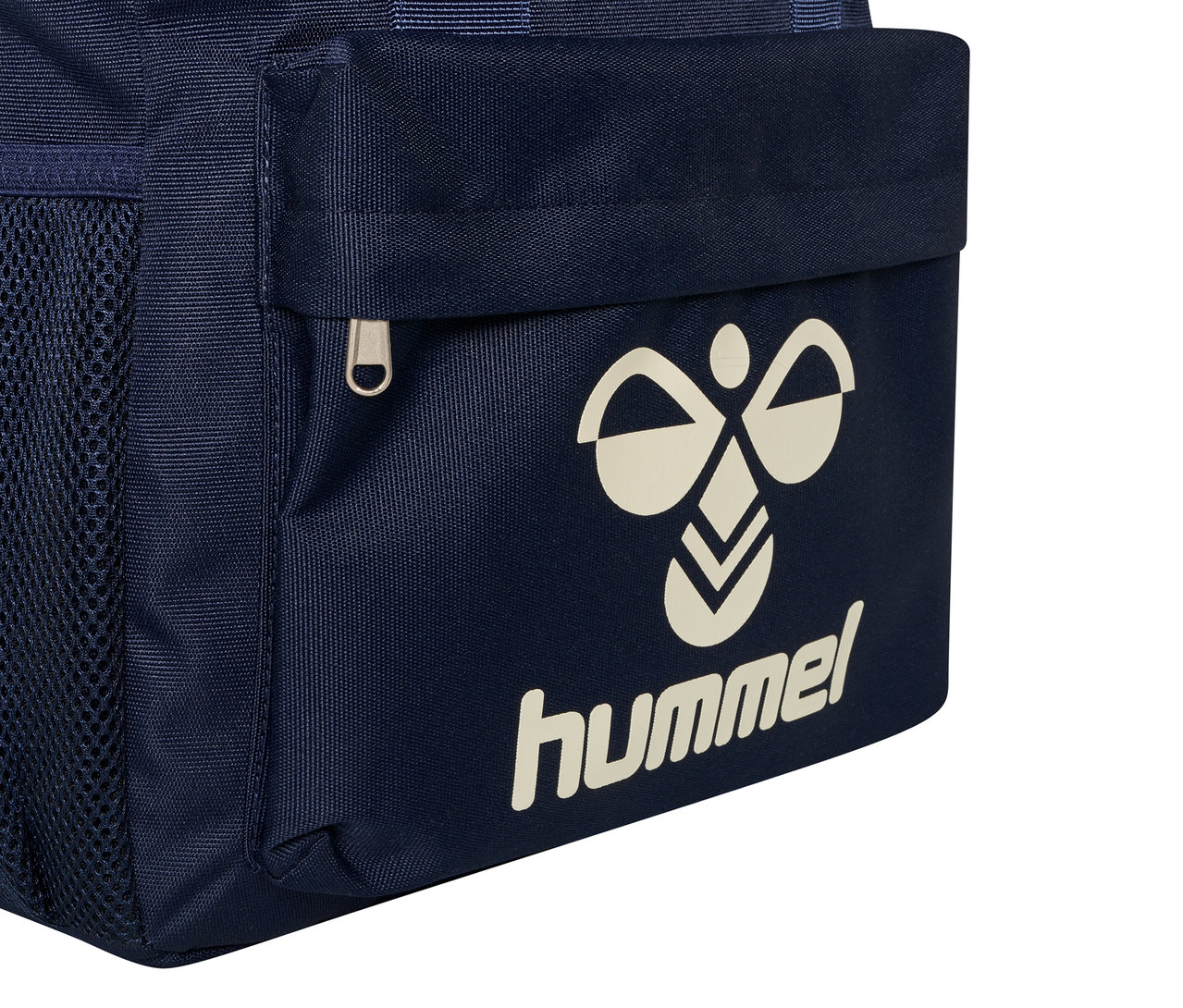 Detailaufnahme eines blauen HUMMEL HMLJAZZ Rucksacks.