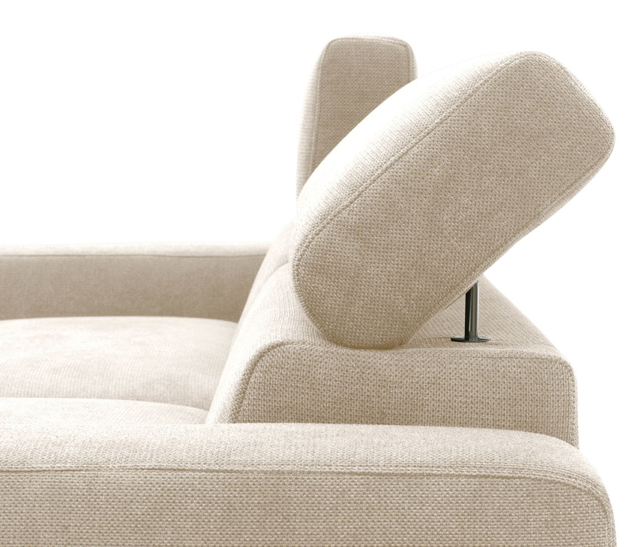 Detailansicht des creme-farbenen DOMO Eck-Schlafsofas mit Hocker, linksbündig.