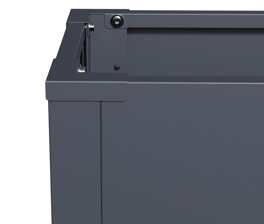 Detailansicht eines anthrazitfarbenen Pflanzkastens mit Einlegeboden, Höhe ca. 52cm.