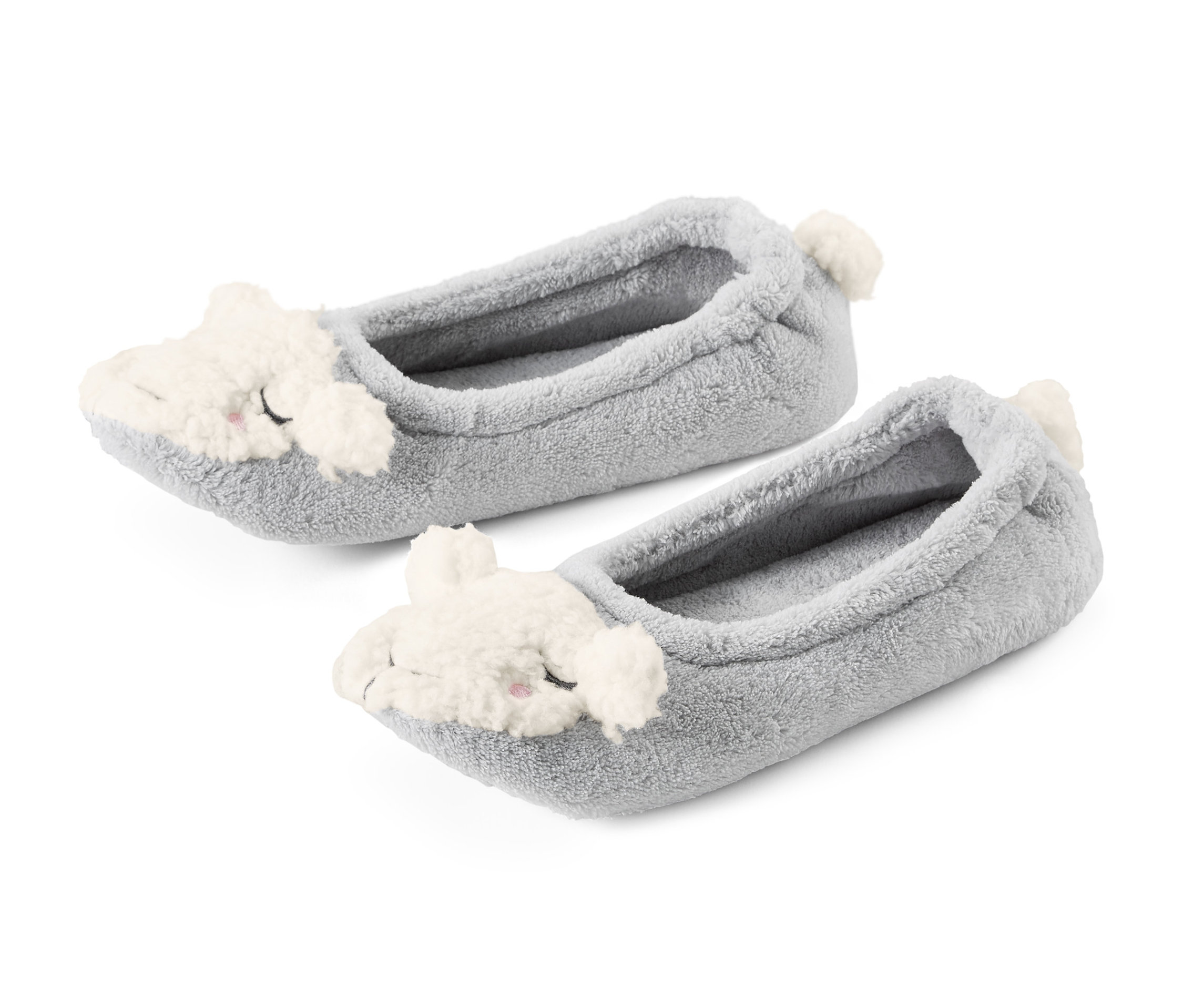 Zwei Paar graue Ballerina-Hausschuhe mit Schafmotiv.
