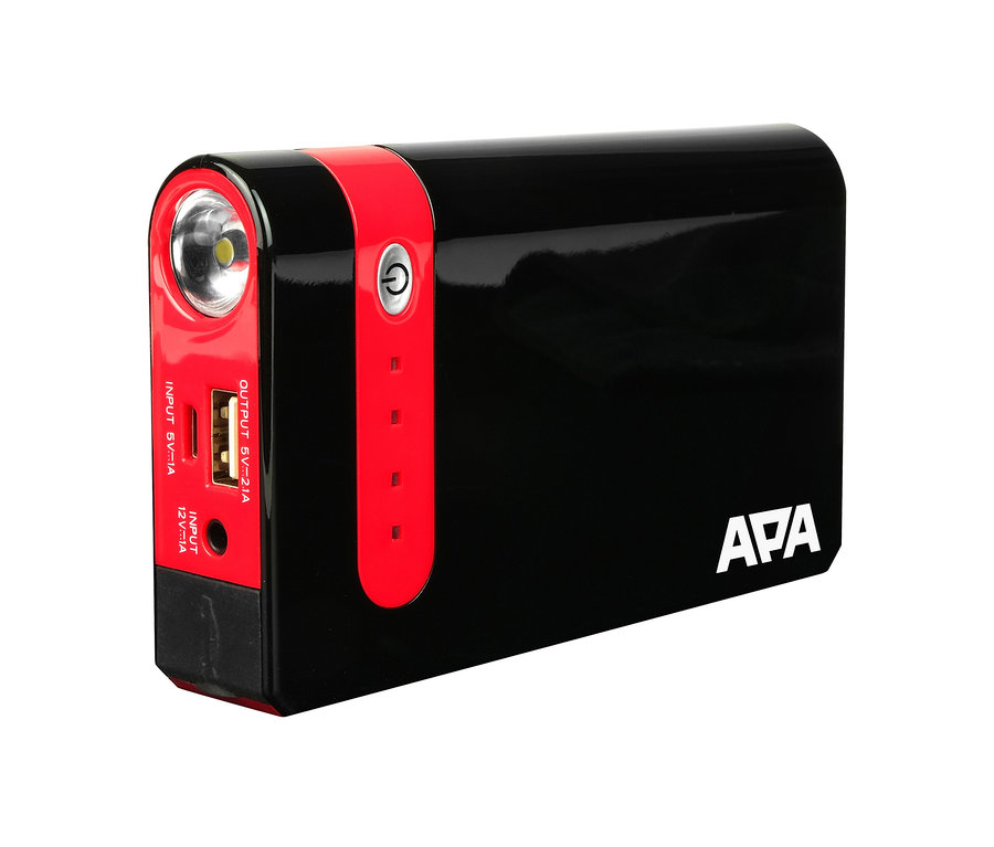Ein schwarz-rotes APA Mini-Lithium-Powerpack mit Starthilfe »16442« vor einem weißen Hintergrund.