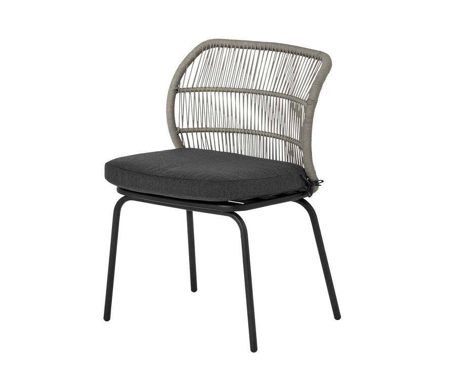 Ein Stuhl mit Textilgeflecht und einem dunkelgrauen Sitzkissen.