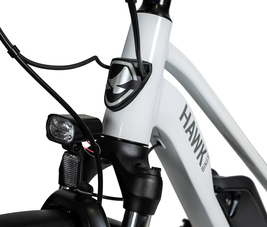 Detailansicht eines weißen HAWK E-TREKKING 500 LADY E-Bikes.