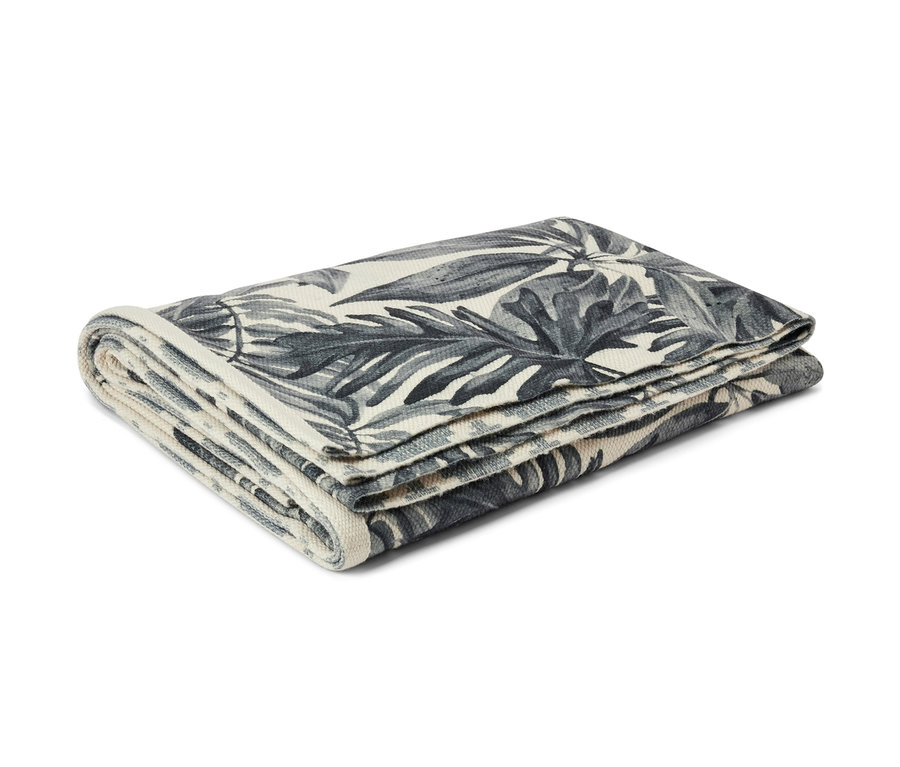 Gefalteter Outdoor-Wende-Teppich, ca. 250 x 180 cm, mit Blattmuster.