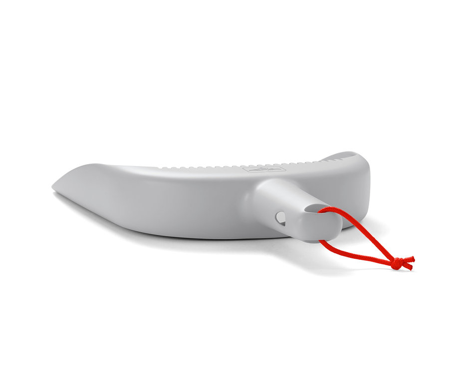 Graue Schaufel des Handkehrers und Schaufel Sets mit roter Kordel zum Aufhängen.