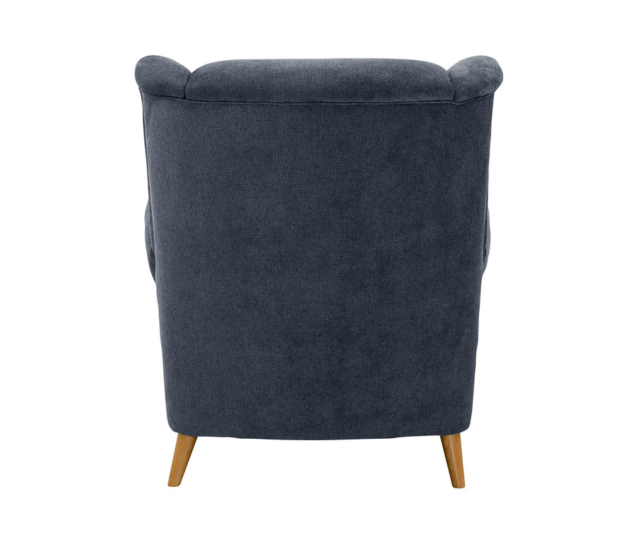 Rückansicht des dunkelblauen Ohrensessels „Anton“ mit Holzfüßen.