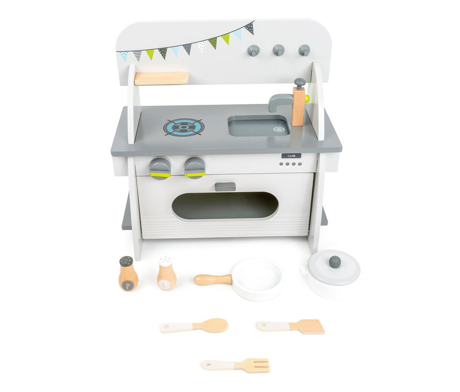 Kompakte small foot Kinderküche mit Backofen, Herd, Spüle und Zubehör.