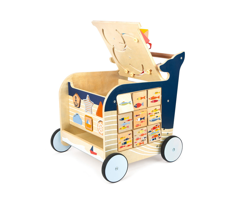 small foot Activity Lauflernwagen »Wal« aus Holz mit Wal-Motiv und Fischwürfeln.