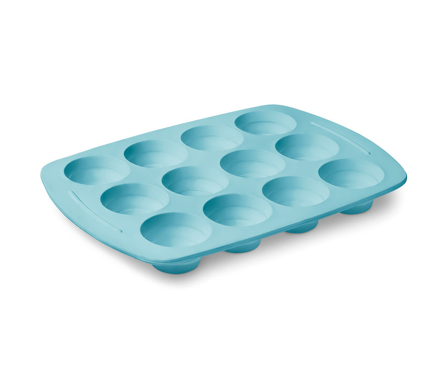 Hellblaues, faltbares Silikon-Muffinblech mit zwölf Mulden.