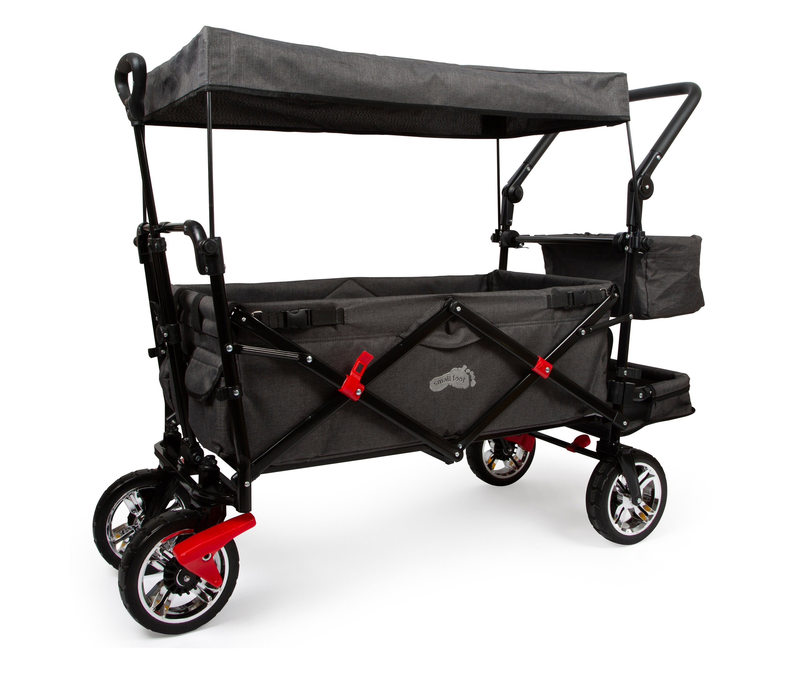 Ein schwarzer small foot Bollerwagen mit grauem Dach und roten Rädern.