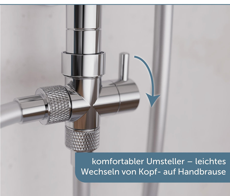 Detailaufnahme eines verchromten Duschkopf-Sets »Mallorca«. Ein Pfeil zeigt die Richtung zum Umschalten zwischen Kopf- und Handbrause.