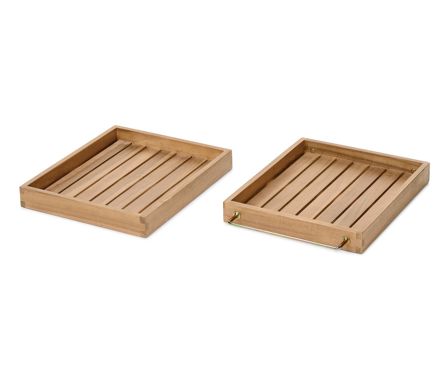 Zwei kleine Grillwagen »Lenja« aus hellem Holz, einer mit einem Metallgriff.