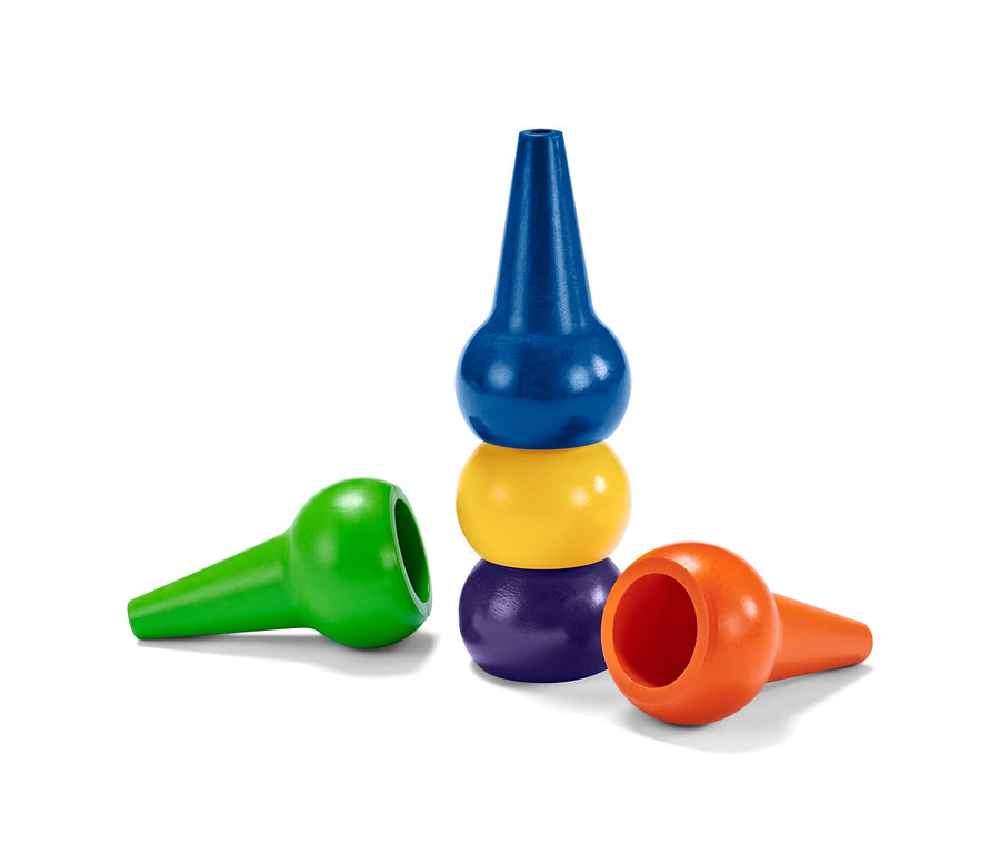 Auf weißem Hintergrund sind 5 Wachsmalstifte gestapelt und platziert.