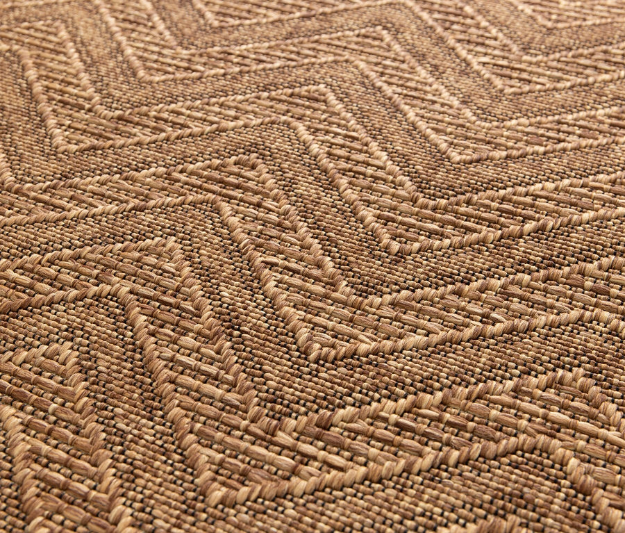 Detailaufnahme eines Teppichs »Roy« mit Linienmuster.