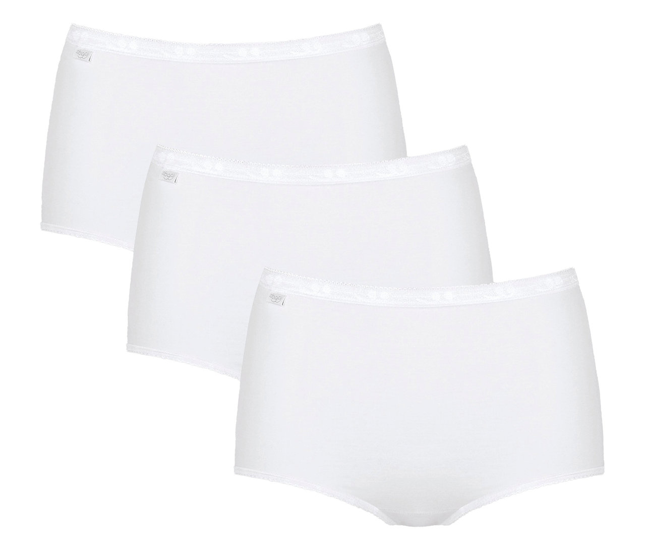 Drei sloggi Basic+ Maxi 3P Slips in Weiß sind gestaffelt angeordnet.