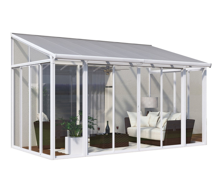 Weißer Wintergarten »San Remo« mit Sitzgelegenheit.