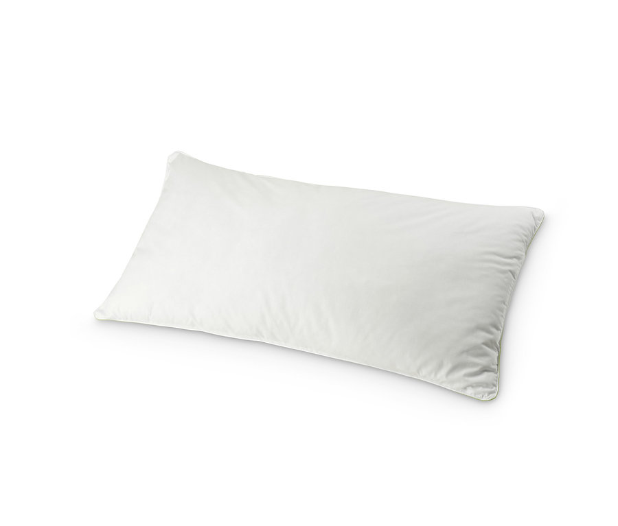 Ein weißes irisette® greenline Federkopfkissen liegt auf einem weißen Hintergrund.