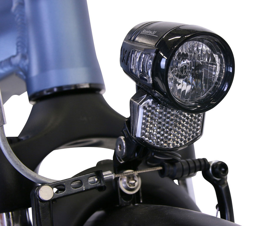 Detailaufnahme eines blauen HAWK Bikes E-Bike Herren »e-Trekking Gent BAFANG« mit 28 Zoll und 50-cm-Rahmen, Fokus auf dem Vorderlicht.