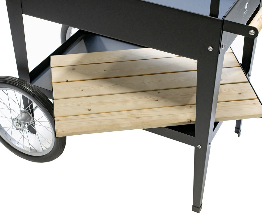 Detailaufnahme einer schwarzen Kräuterfabrik »Urban Expert« mit Holzablage und Rädern.