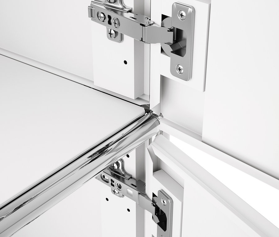 Detailansicht eines weißen Rollcontainers Metall »CN3« mit 3 Türen und verchromter Stange.